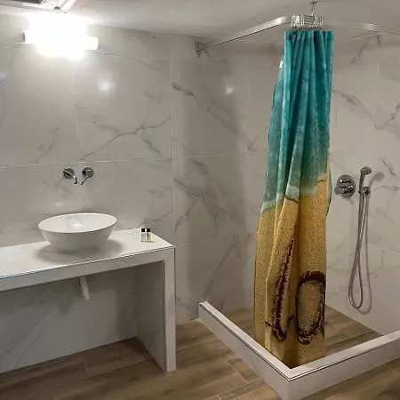 Firaxenia 2* Fira (Santorini)